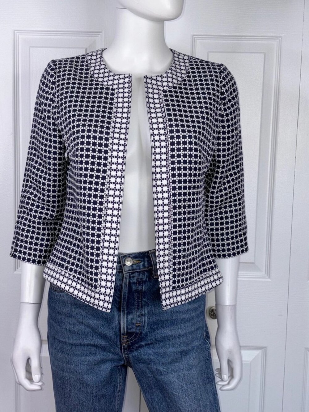 LAUNDRY women's blazer size 2  LIKE NEW!!